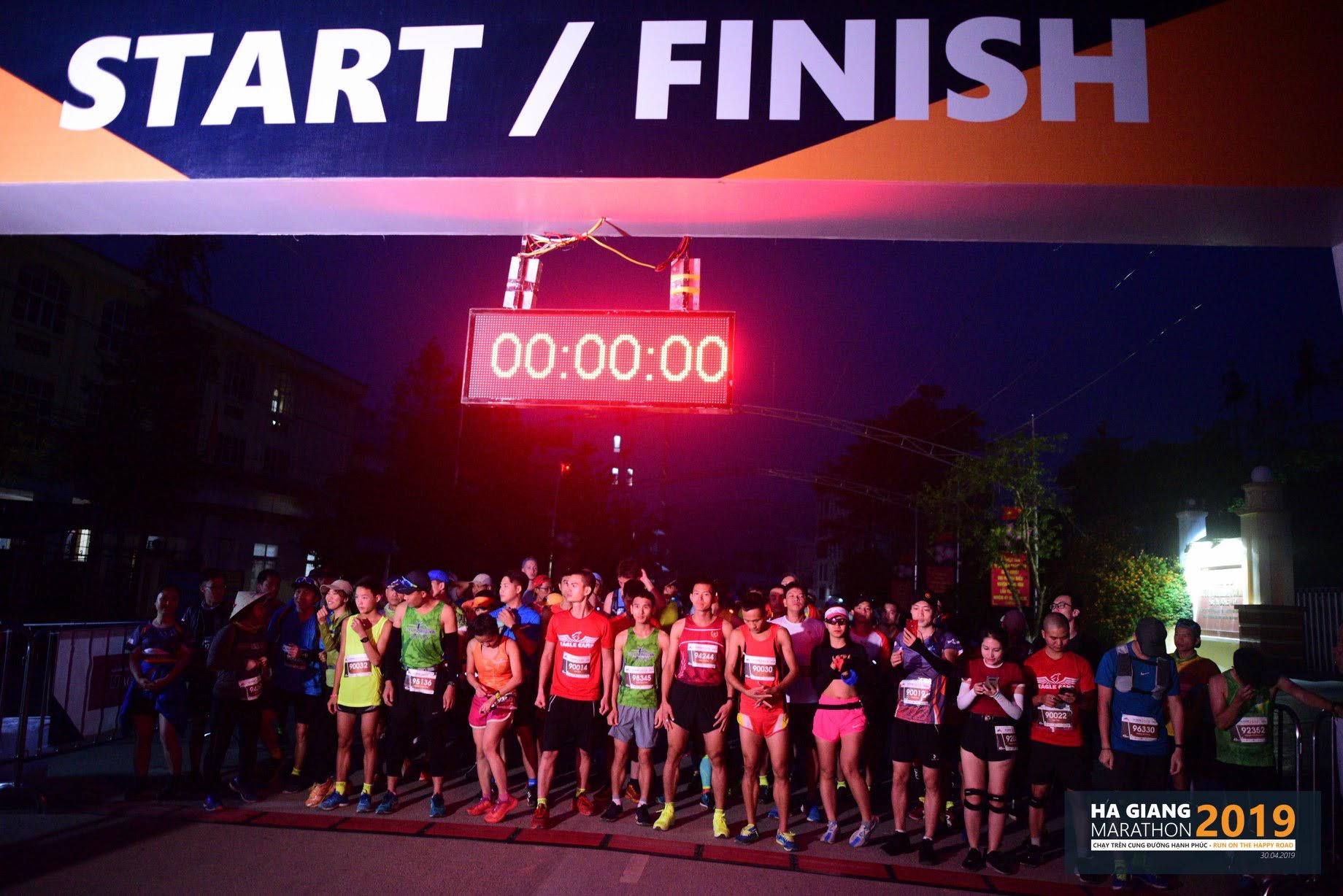 Start line nghi thức chạy Thanh Bùi